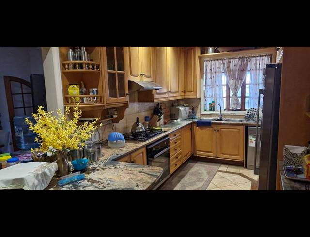 6 BEDROOM HOUSE FOR SALE IN SELWYN